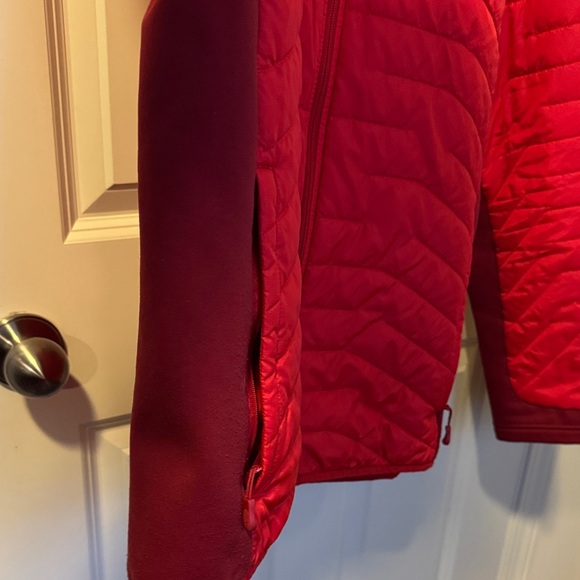 Under Armour Red Quilted Hooded Puffer Jacket - Picture 5 of 10